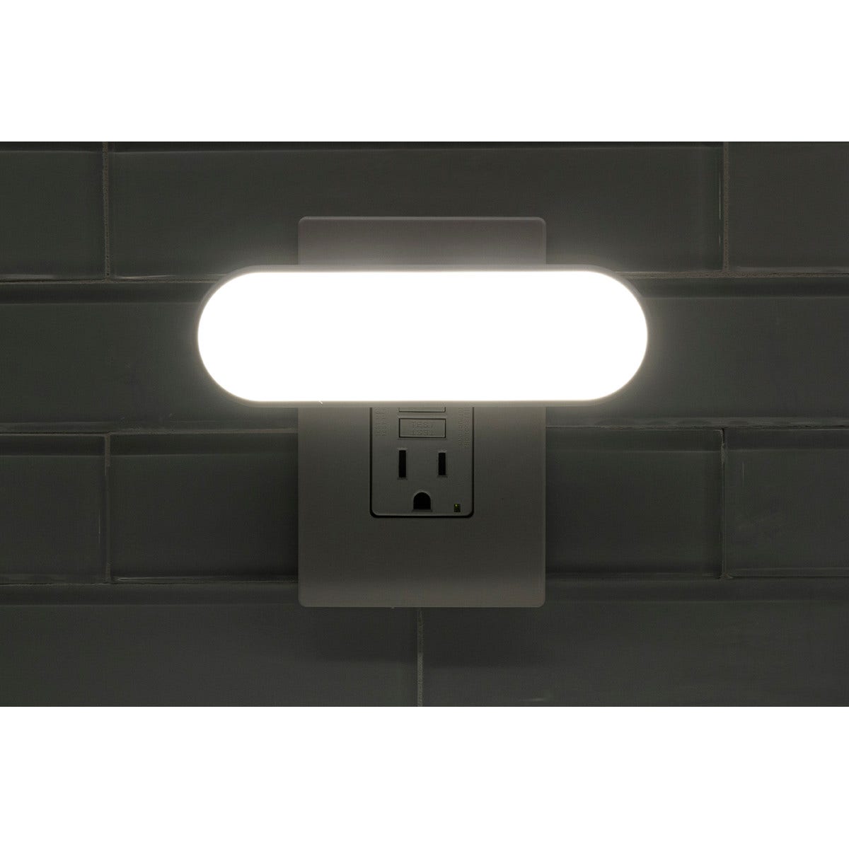 GE UltraBright Plug-In Automatic LED Light Bar, White