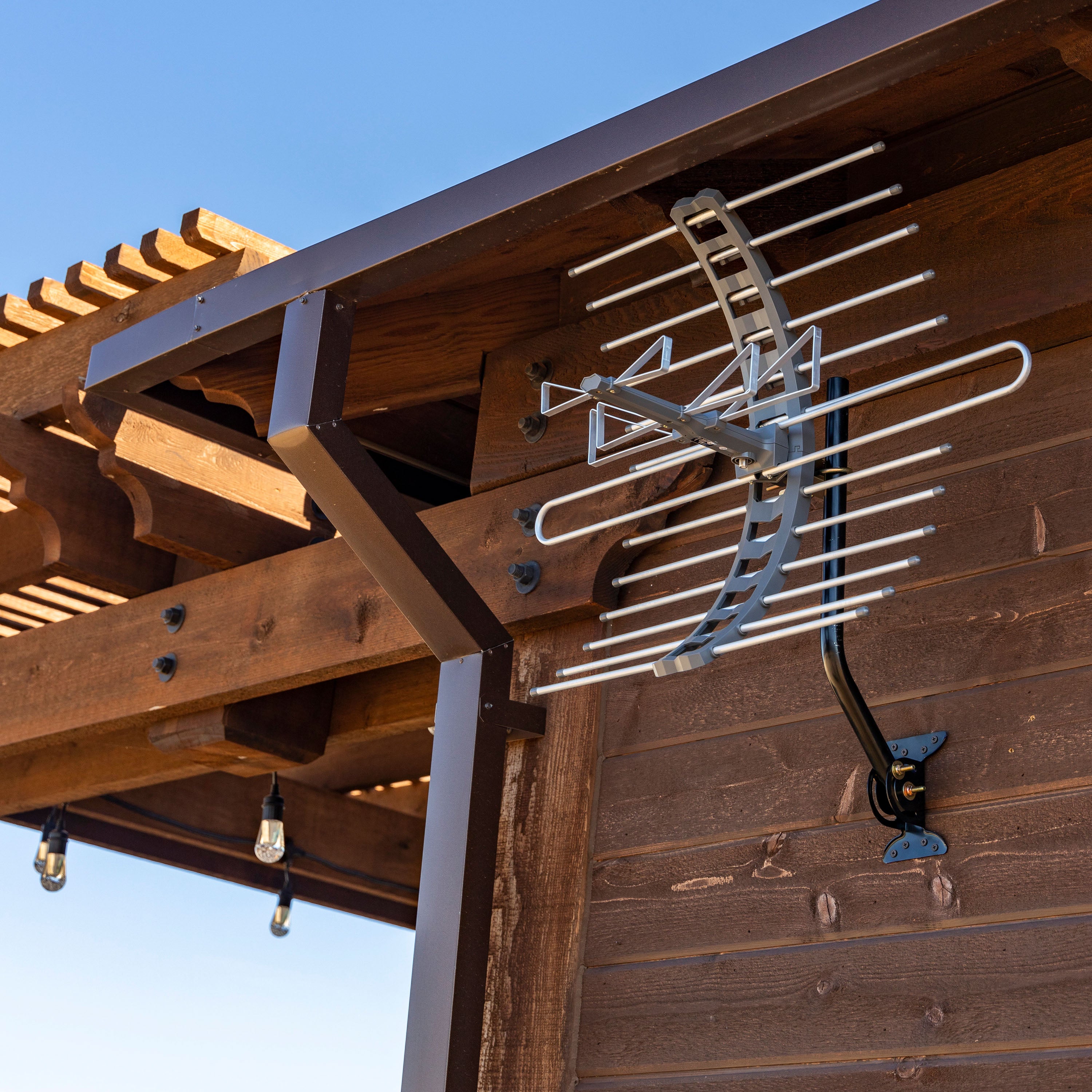 GE-branded Pro Attic-Mount HD TV Antenna