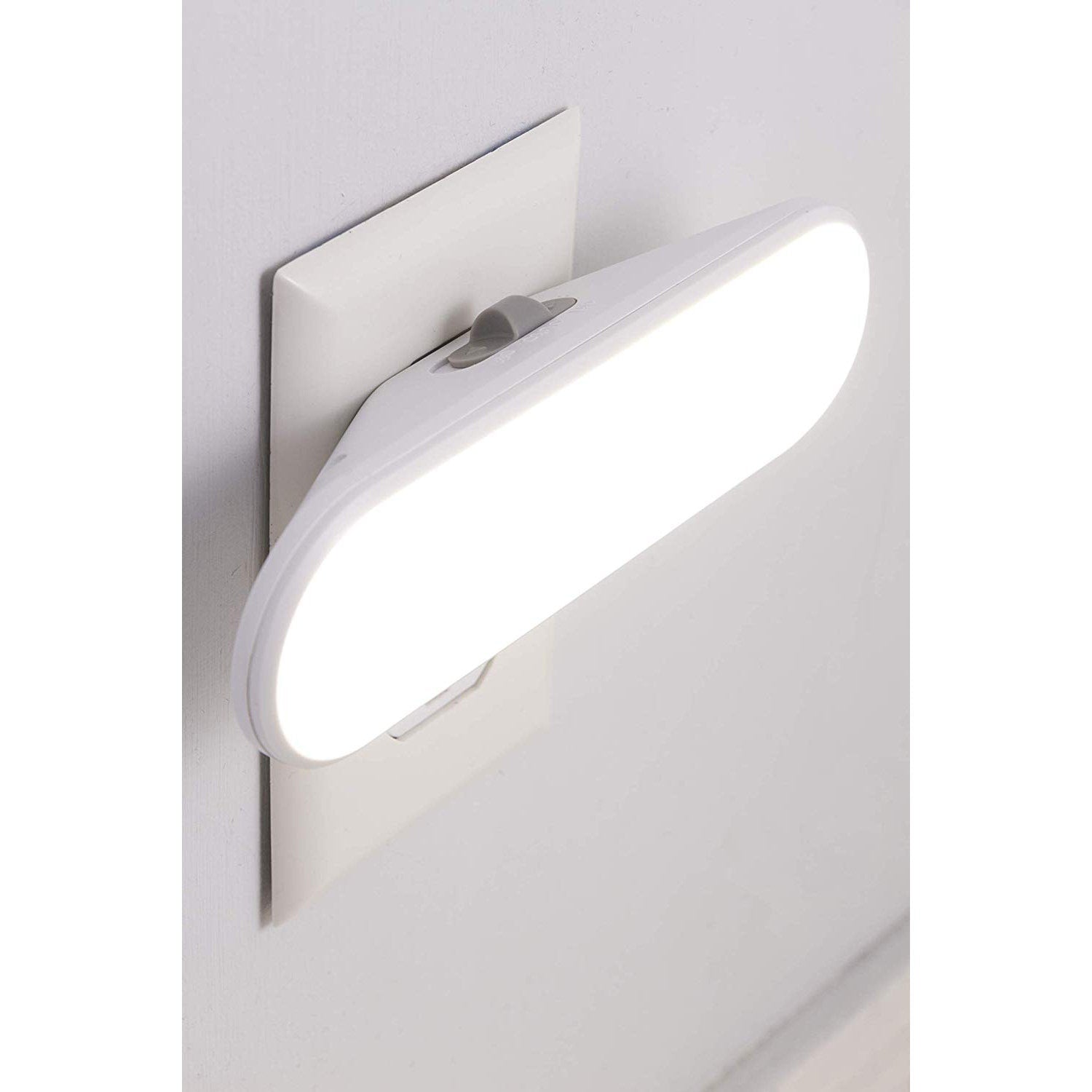GE UltraBright Plug-In Automatic LED Light Bar, White