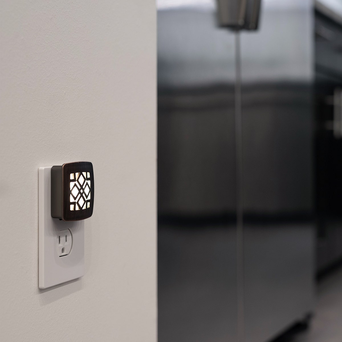 GE CoverLite Light Sensing LED Night Light, Oil-Rubbed Bronze