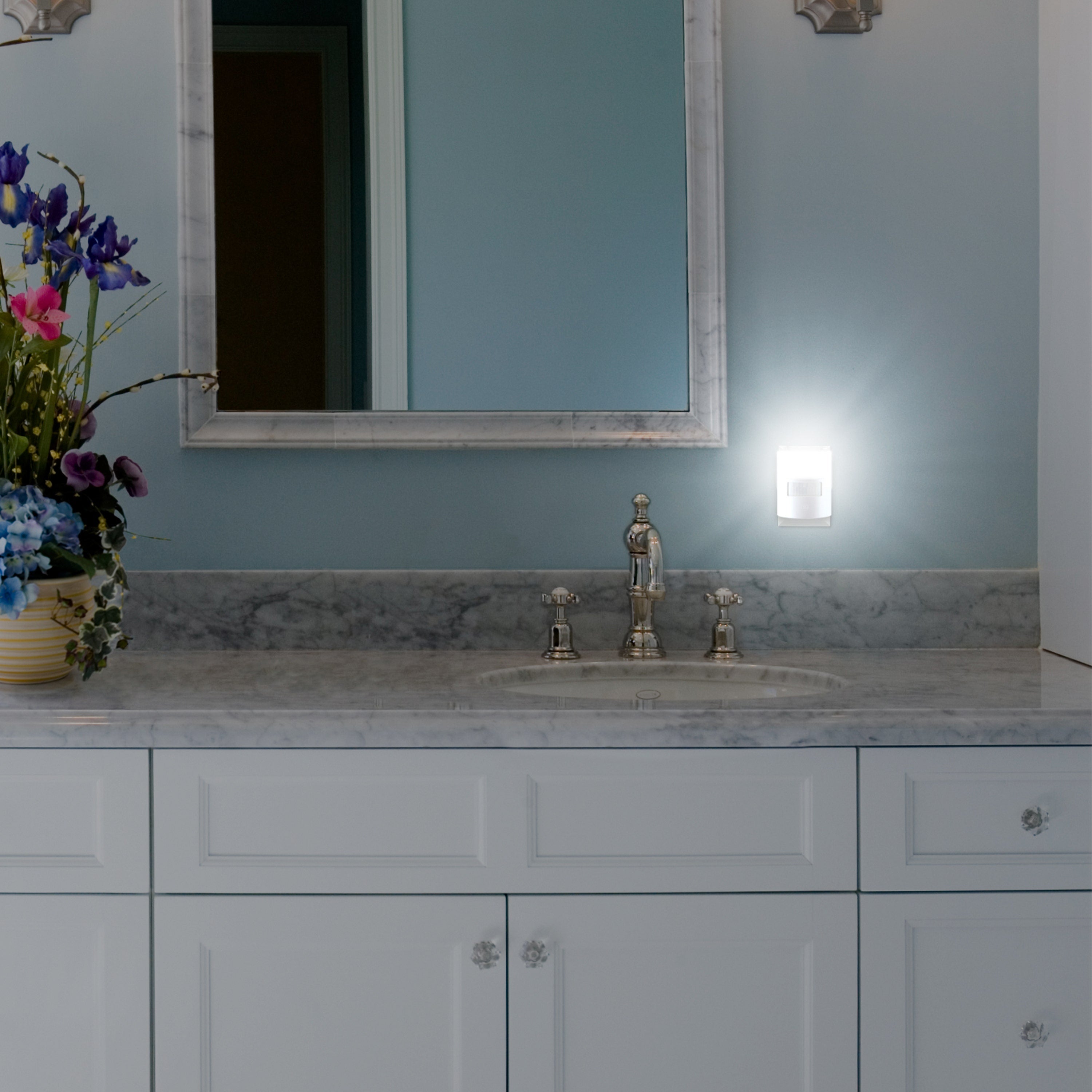 GE Enbrighten UltraBrite Motion Activated LED Night Light, White