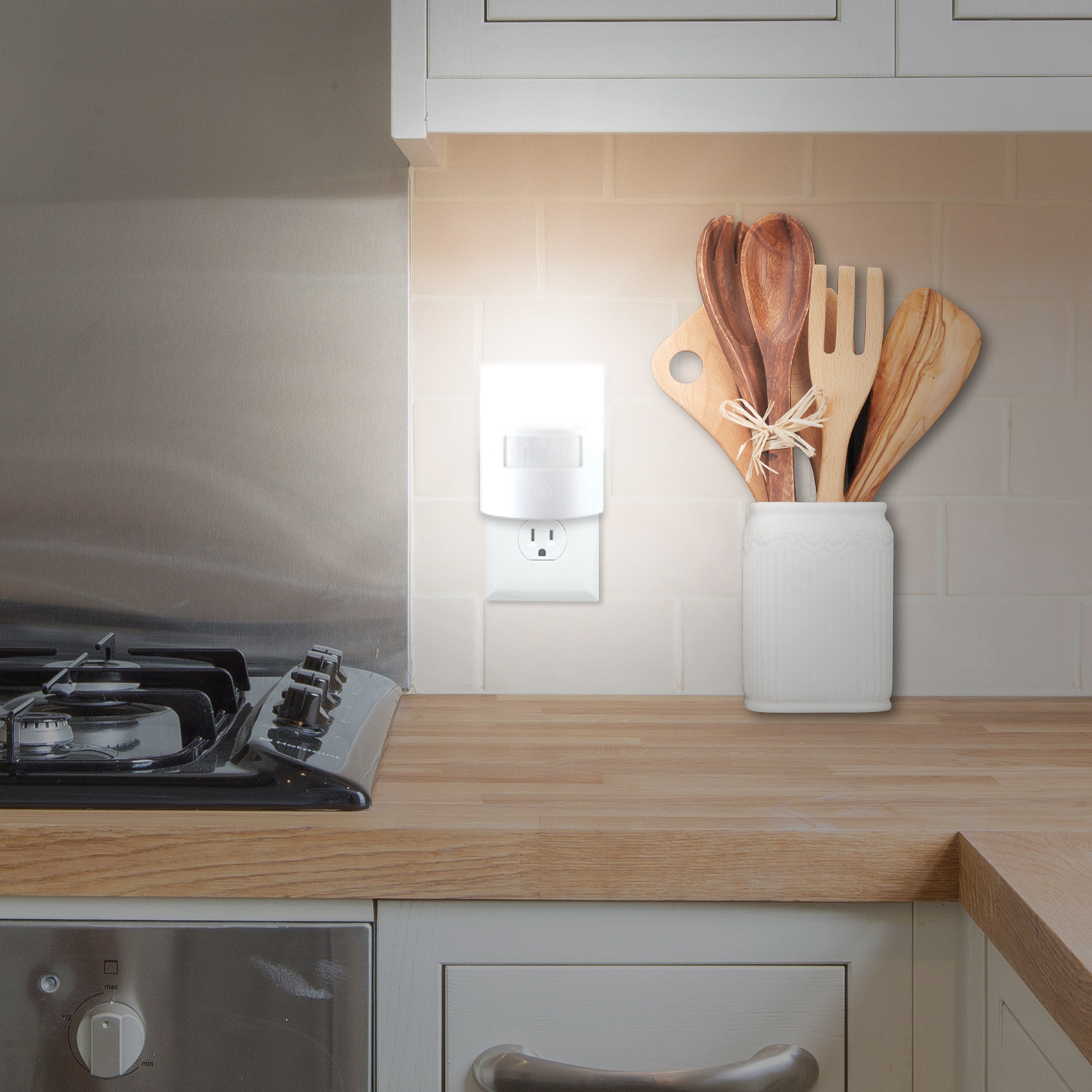 GE Enbrighten UltraBrite Motion Activated LED Night Light, White