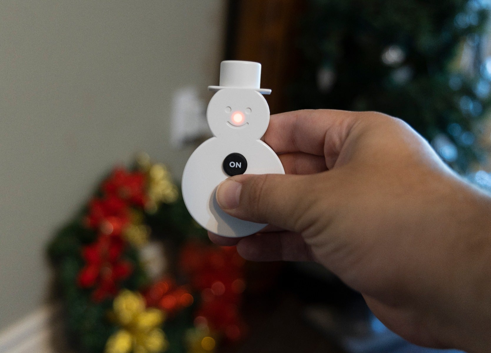 Philips Plug-In On/Off Switch with Snowman Remote, White