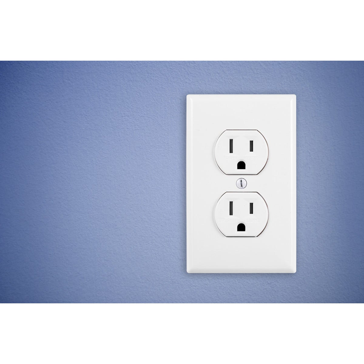 GE Grounding Duplex Tamper Resistant Safety Outlet, White