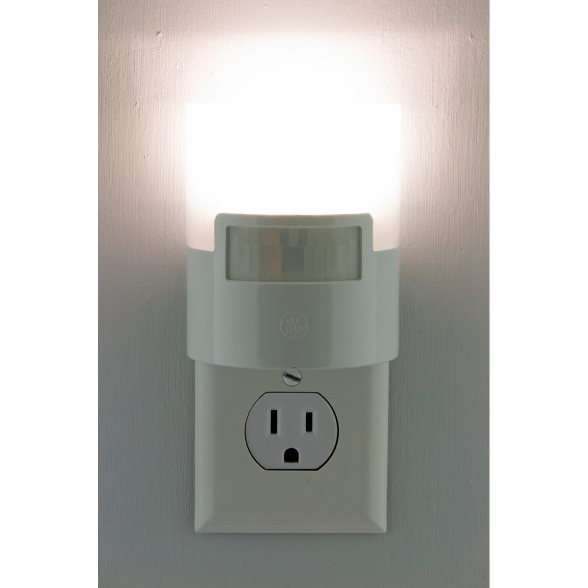 GE Enbrighten UltraBrite Motion Activated LED Night Light, White