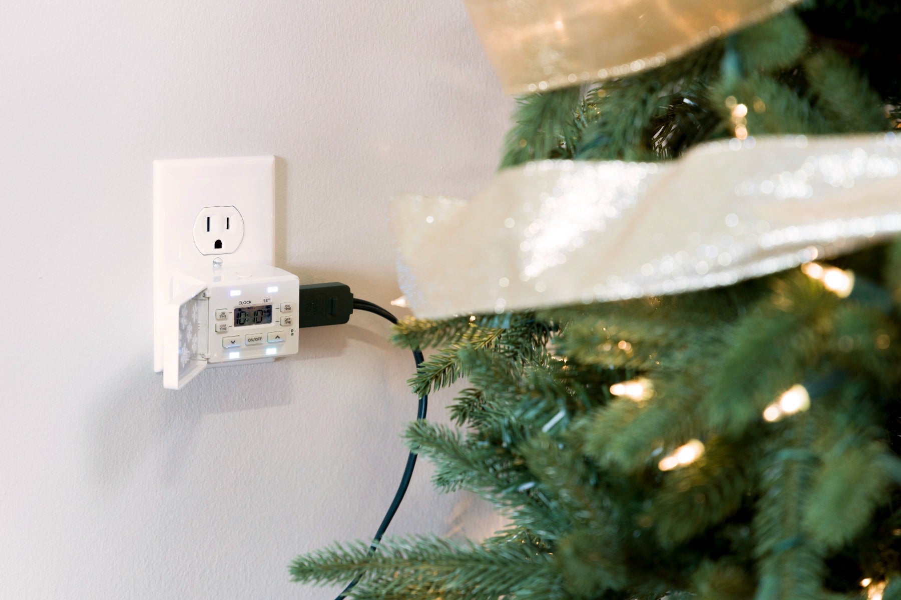 Philips Indoor Plug-In 1-Outlet Color Changing Snowflake Digital Timer, White