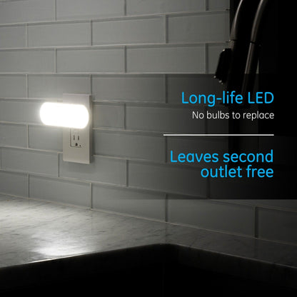 GE UltraBright Plug-In Automatic LED Light Bar, 4 Pack, White