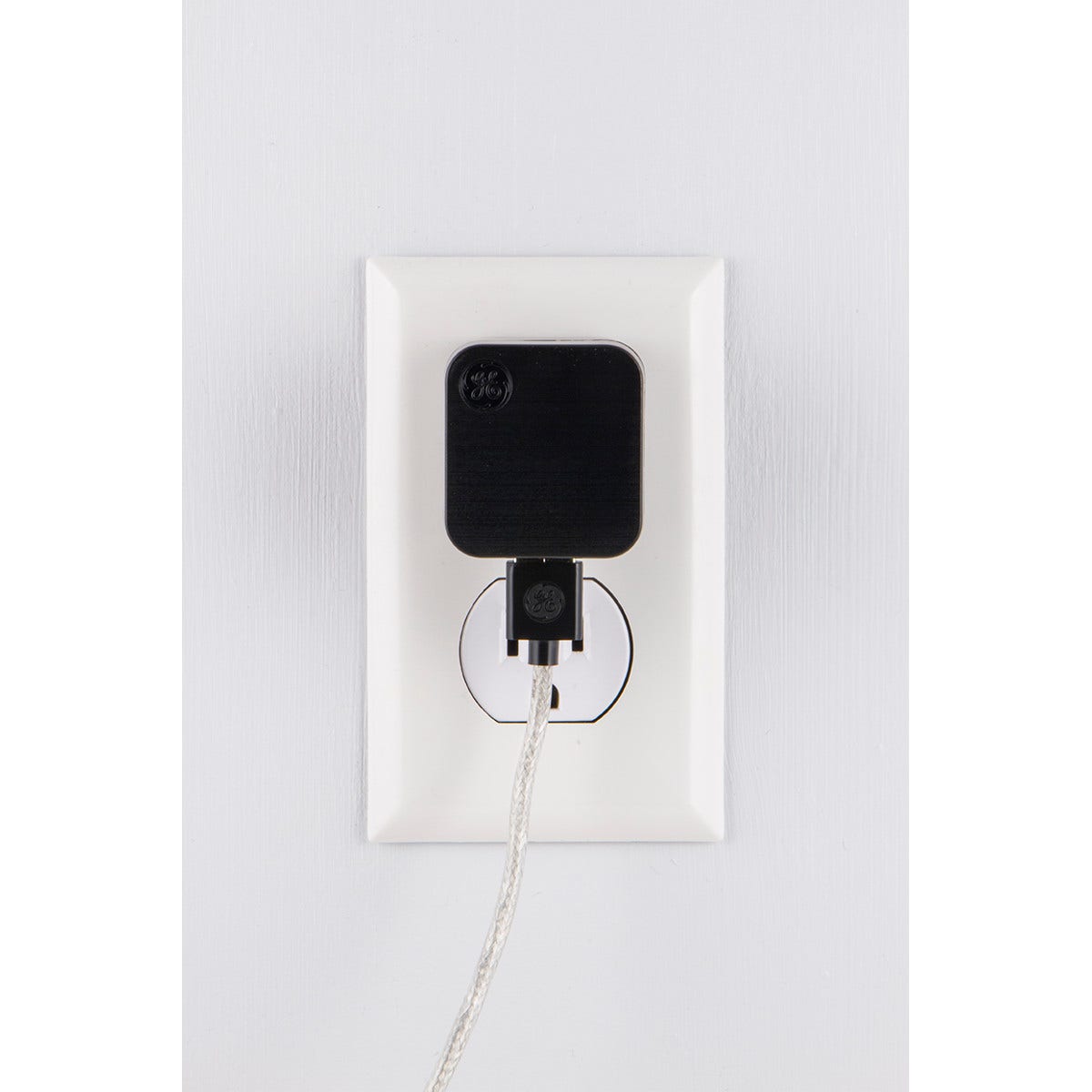 GE Pro 2-USB Wall Charger, Black