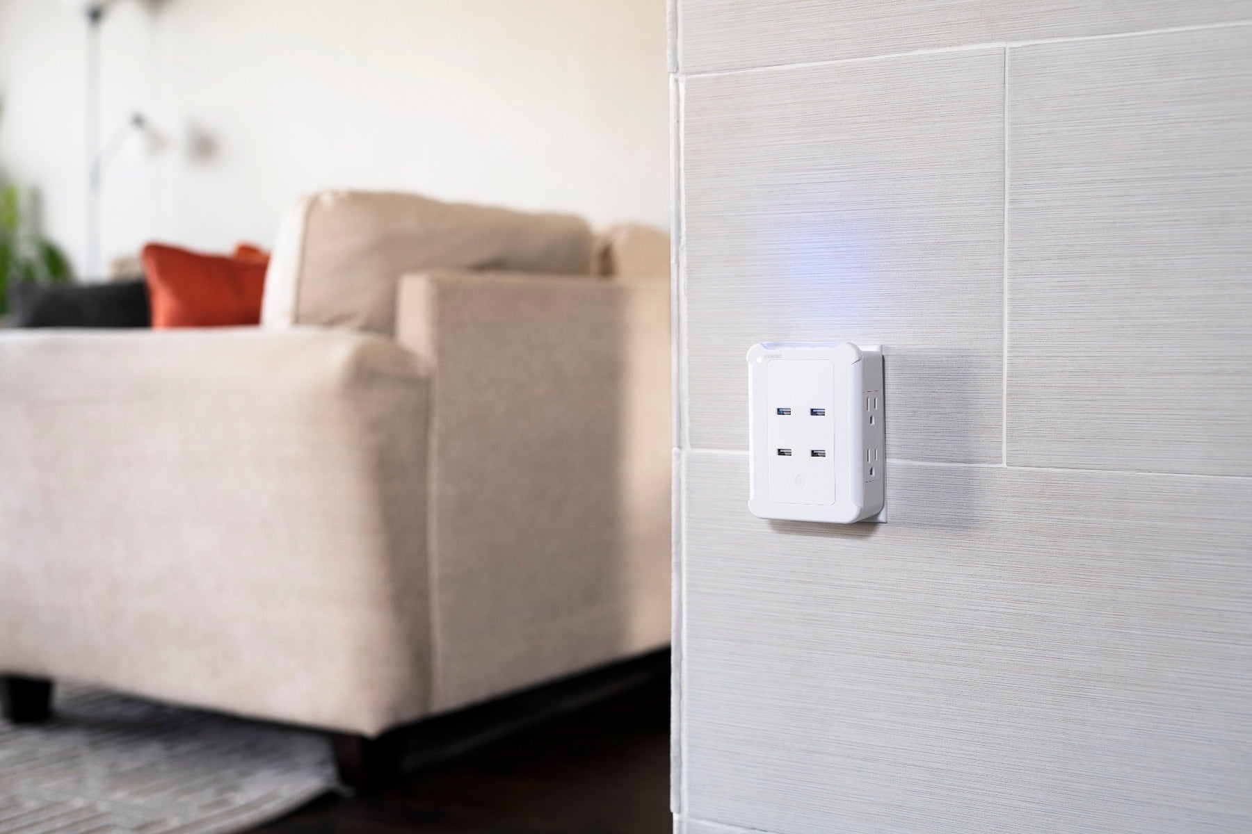 GE 4-Outlet 4-USB Surge Tap with Eye Indicator, White