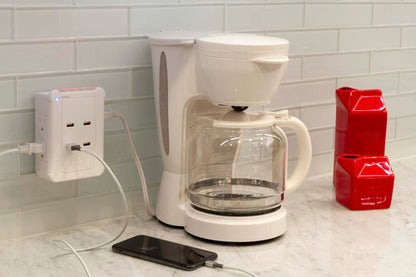 GE 4-Outlet 4-USB Surge Tap with Eye Indicator, White