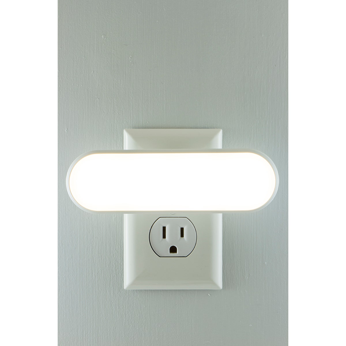 GE UltraBright Plug-In Automatic LED Light Bar, White